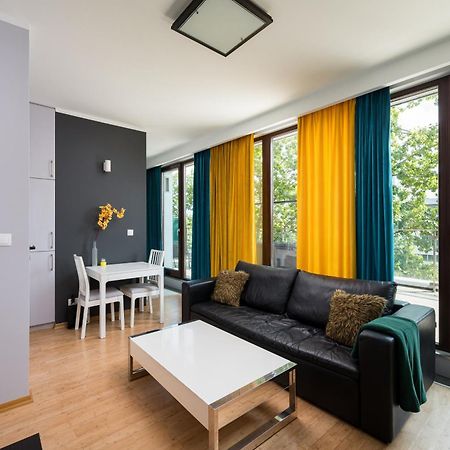 Ochota Deluxe Apartment ワルシャワ エクステリア 写真