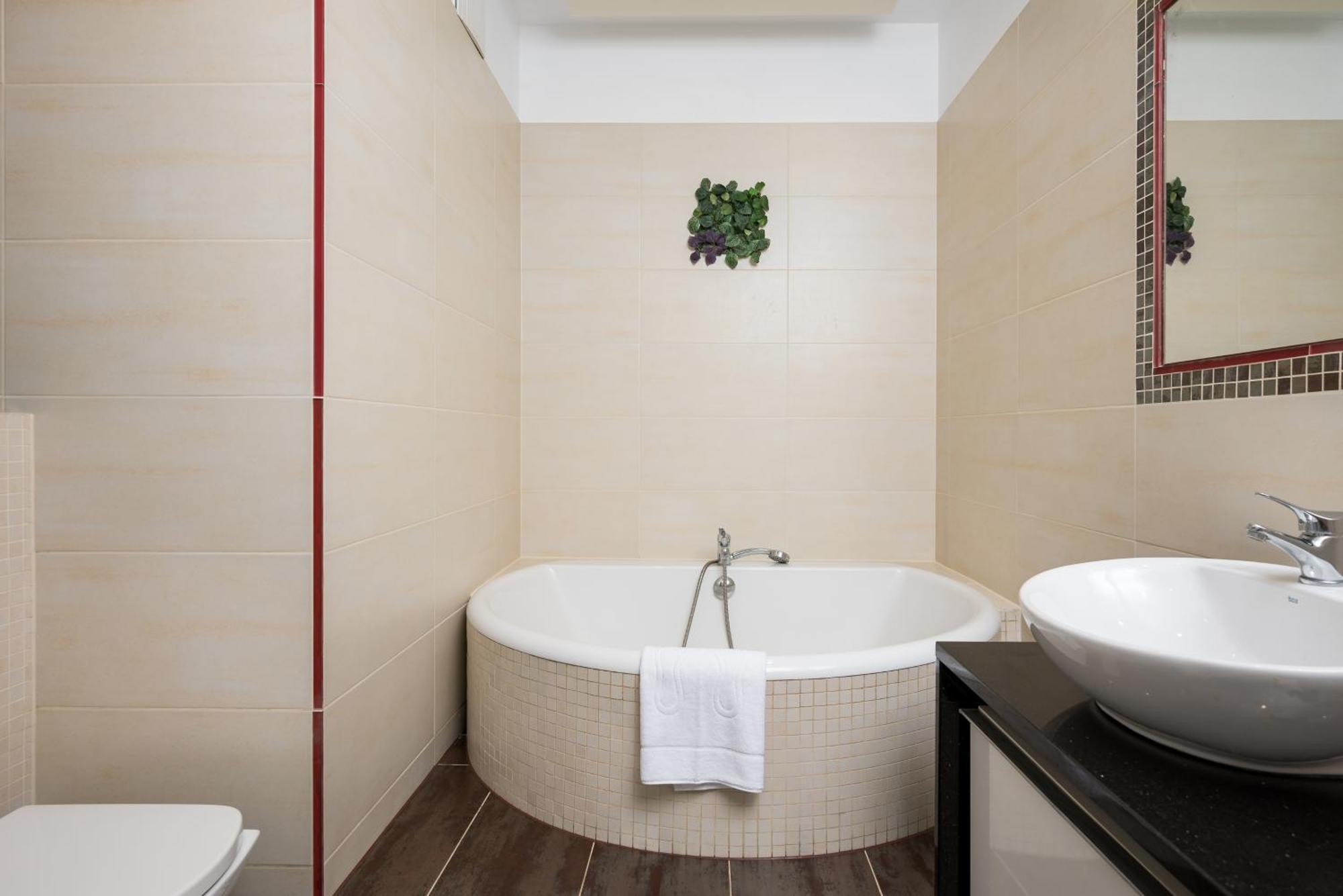 Ochota Deluxe Apartment ワルシャワ エクステリア 写真